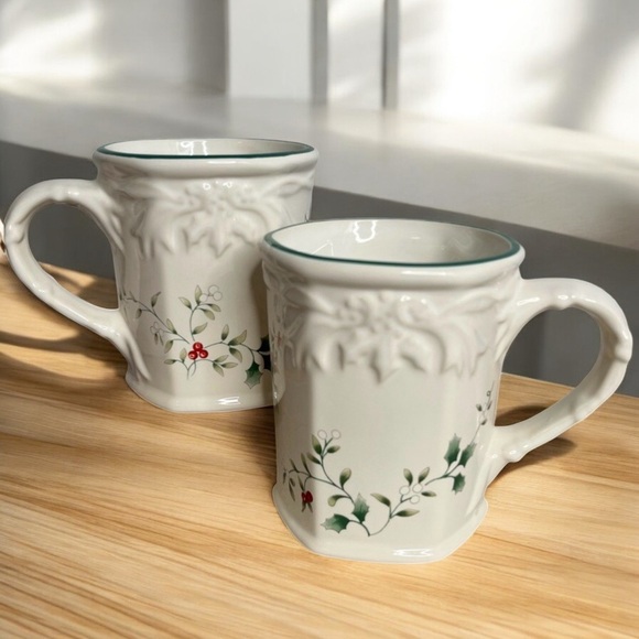 Pfaltzgraff, Set of 2 Winterberry Pattern, Sculpted Mugs, 16 oz, Stoneware - Picture 16 of 16